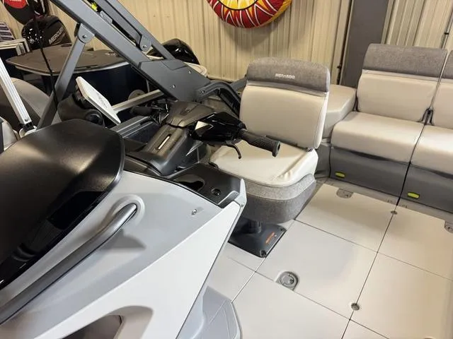 Slide: The Image of Sea-Doo Switch Cruise 18 2025 - 9