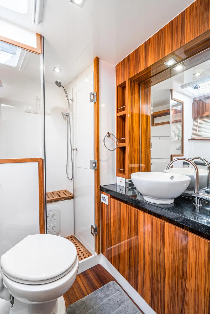 Slide: The Image of Large Ensuite Head - 14