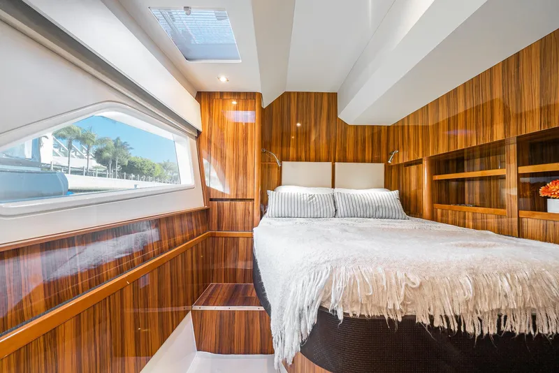 Slide: The Image of Portside Suite - 15