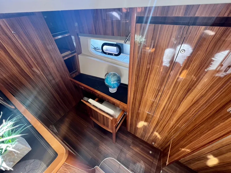 Slide: The Image of Dressing Area - 40