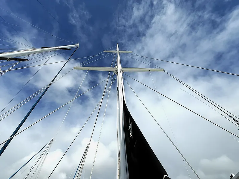 Slide: The Image of Mast and rigging of 2000 Cabo Rico Pearl Edition sailboat against a cloudy sky. - 48