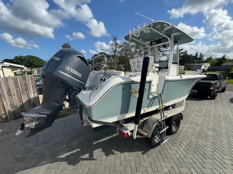 Slide: The Image of 2019 Sea Hunt 235 SE boat with Yamaha engine on trailer, parked outdoors. - 15