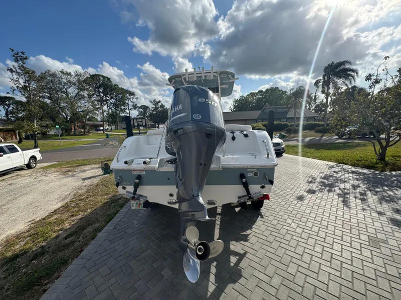 Slide: The Image of 2019 Sea Hunt 235 SE boat with Yamaha outboard motor on a sunny day. - 16