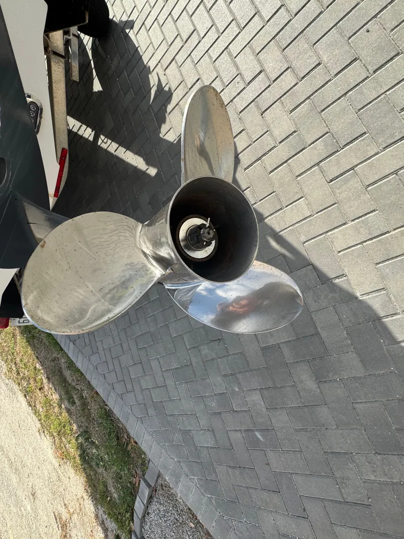 Slide: The Image of Propeller of 2019 Sea Hunt 235 SE boat on paved surface. - 21