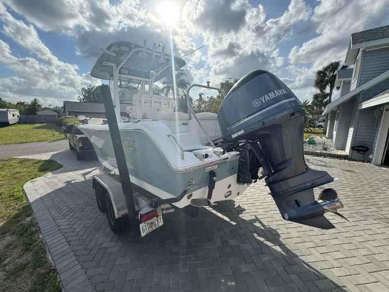Slide: The Image of 2019 Sea Hunt 235 SE boat with Yamaha outboard motor on a sunny day. - 22