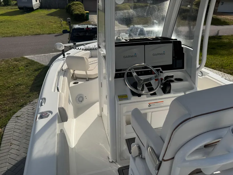 Slide: The Image of 2019 Sea Hunt 235 SE boat interior with Garmin navigation system and steering wheel. - 34