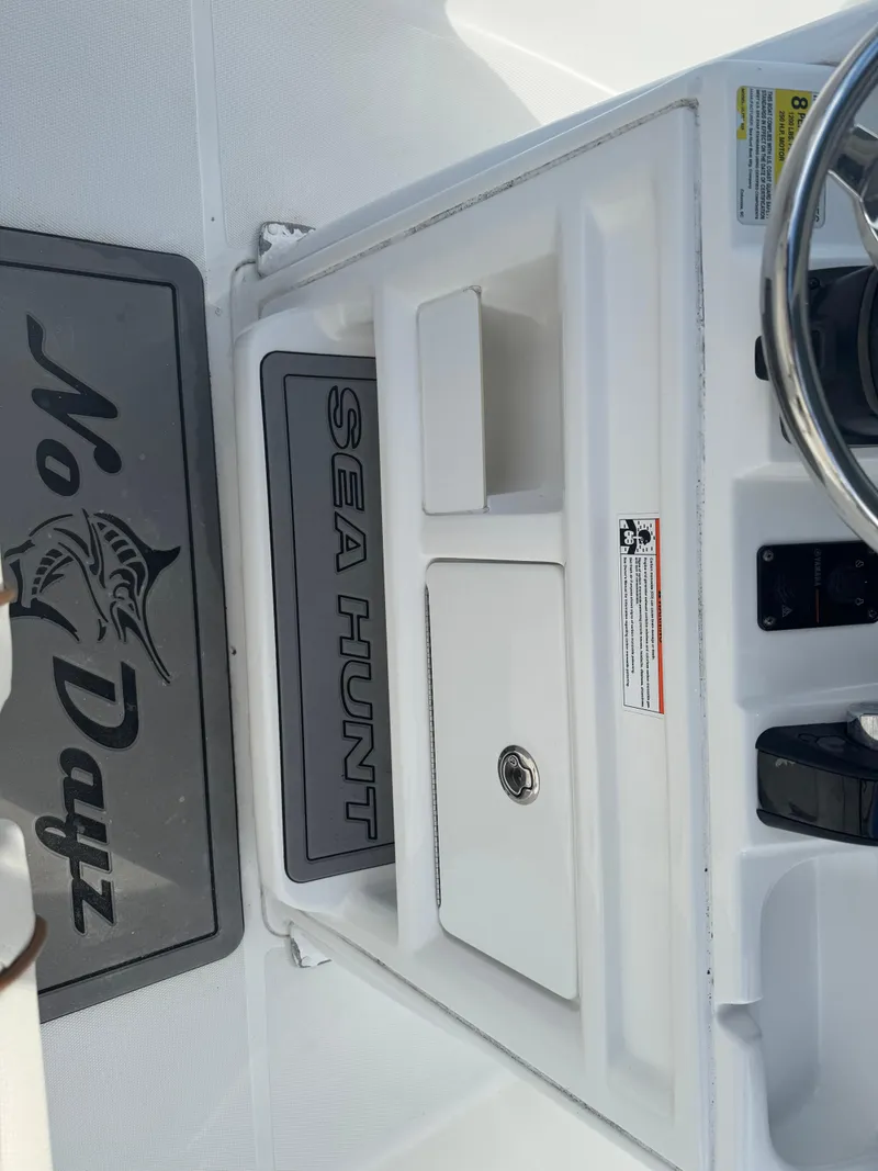 Slide: The Image of Sea Hunt 235 SE 2019 - 53