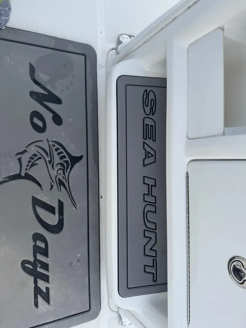 Slide: The Image of Sea Hunt 235 SE 2019 - 55