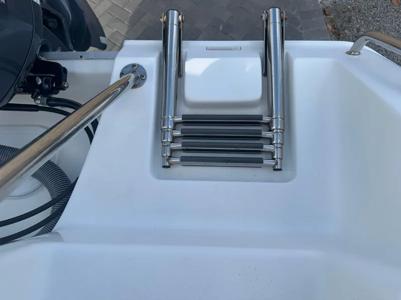 Slide: The Image of Sea Hunt 235 SE 2019 - 59