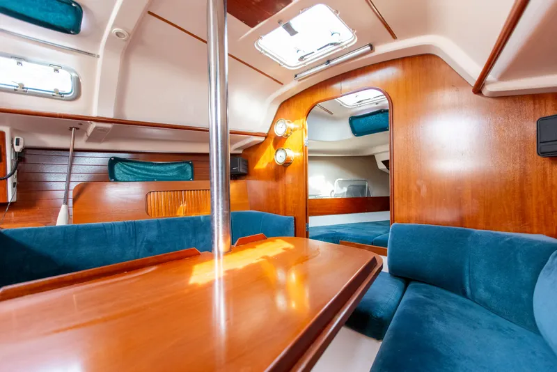 Slide: The Image of Beneteau Oceanis 321 1995 - 59