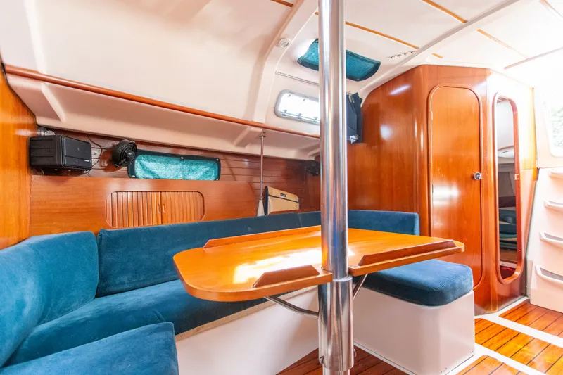 Slide: The Image of Beneteau Oceanis 321 1995 - 63