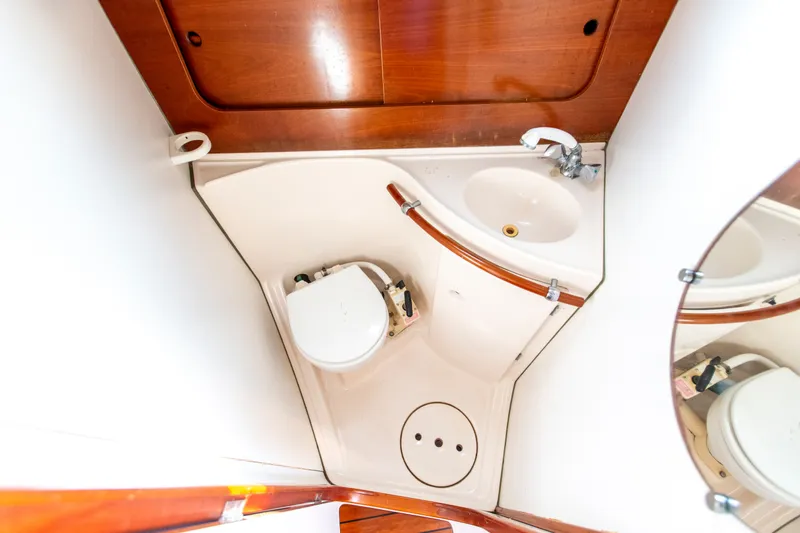 Slide: The Image of Beneteau Oceanis 321 1995 - 65