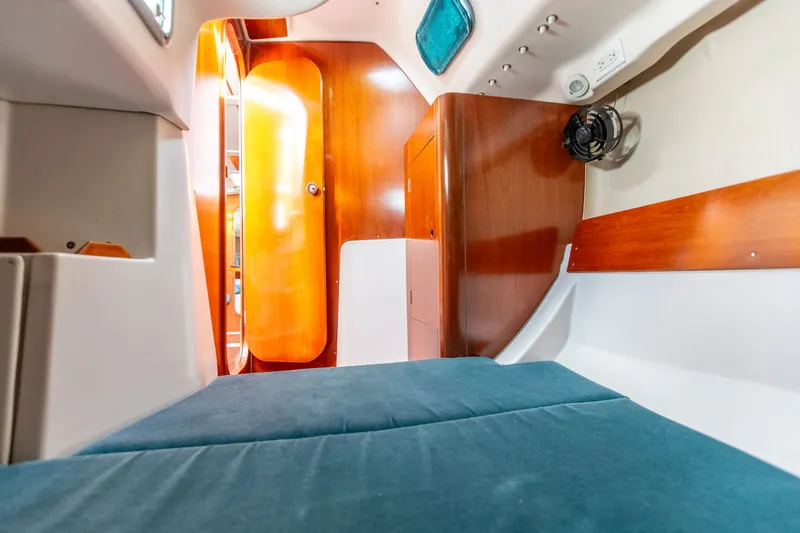 Slide: The Image of Beneteau Oceanis 321 1995 - 68