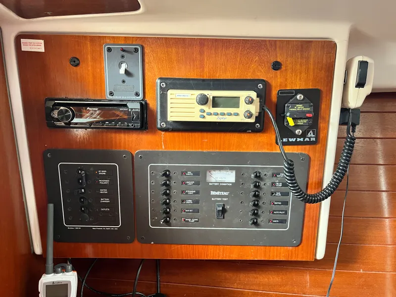 Slide: The Image of Beneteau Oceanis 321 1995 - 71