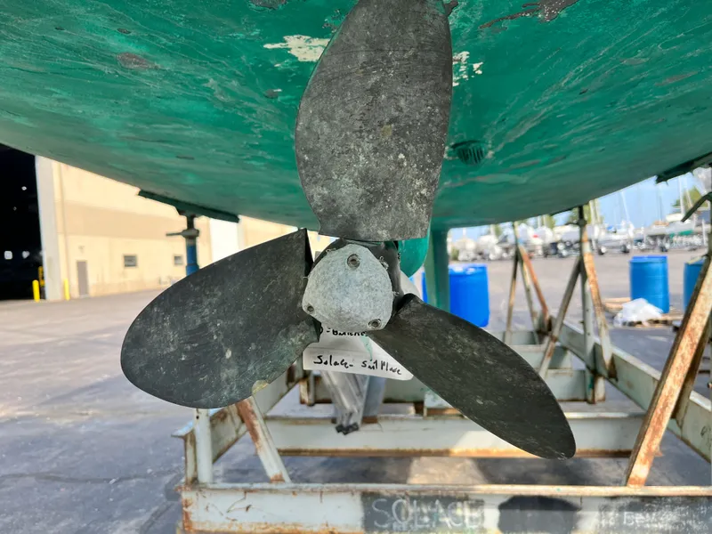 Slide: The Image of Propeller of a 1995 Beneteau Oceanis 321 sailboat on a stand, with visible wear. - 78