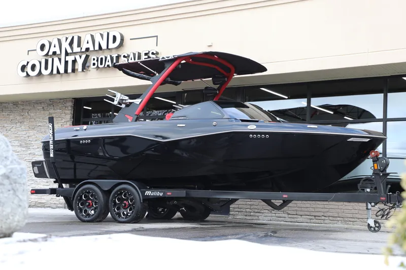 Slide: The Image of 2023 Malibu Wakesetter 22 LSV boat at Oakland County Boat Sales. - 12
