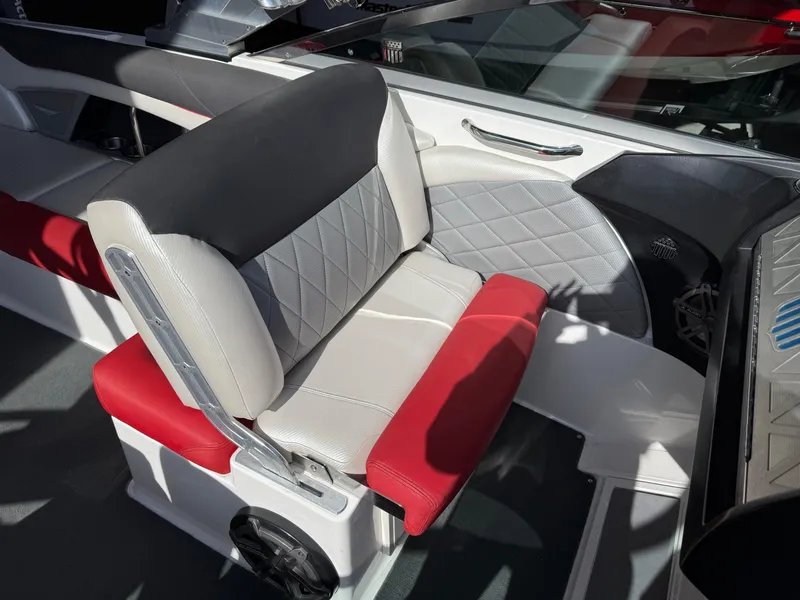 Slide: The Image of MasterCraft X55 2012 - 12