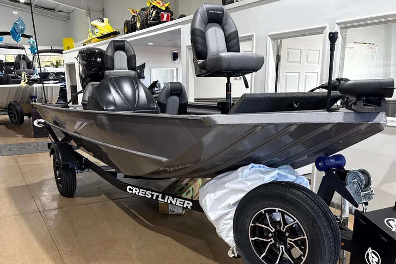 Slide: The Image of Crestliner 1700 Ridge 2025 - 10