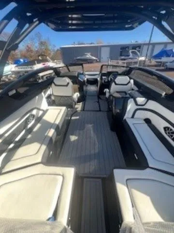 Slide: The Image of 2025 Yamaha Boats 275SD interior with modern seating and sleek design. - 8