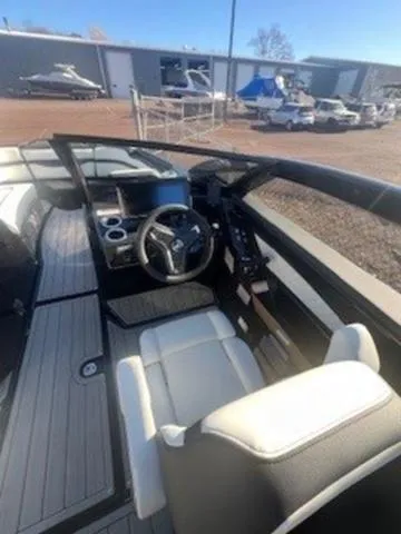 Slide: The Image of 2025 Yamaha Boats 275SD interior with modern dashboard and seating. - 9