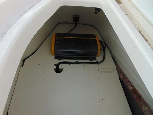 Slide: The Image of 2022 Yamaha Boats 252 FSH® SPORT battery compartment with charger installed. - 11