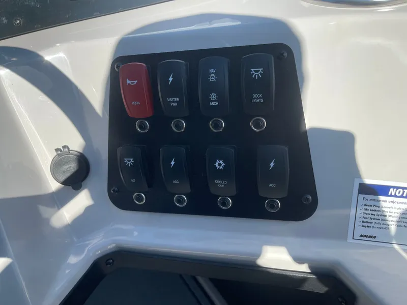 Slide: The Image of Crest Classic 240 SLSC 2025 - 11