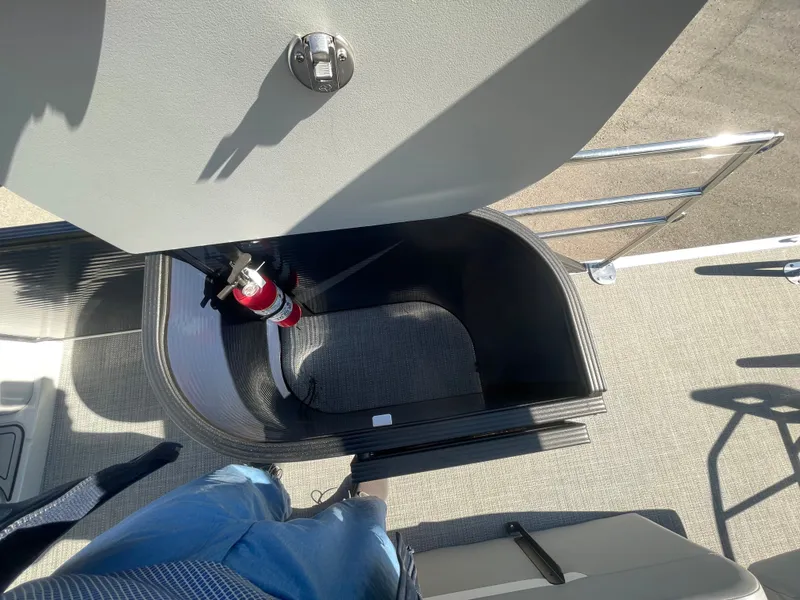 Slide: The Image of Crest Classic 240 SLSC 2025 - 5