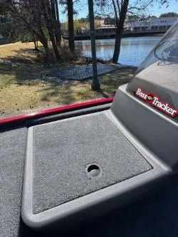 Slide: The Image of Tracker Bass Tracker Classic XL 2025 - 59