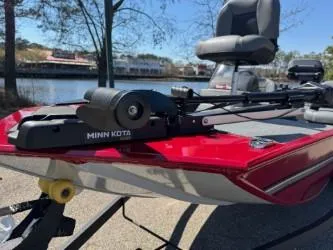 Slide: The Image of Tracker Bass Tracker Classic XL 2025 - 80
