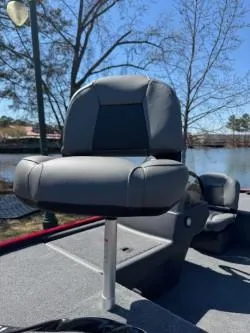 Slide: The Image of Tracker Bass Tracker Classic XL 2025 - 82