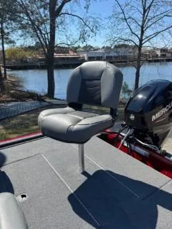 Slide: The Image of Tracker Bass Tracker Classic XL 2025 - 83