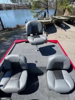 Slide: The Image of Tracker Bass Tracker Classic XL 2025 - 88