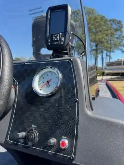 Slide: The Image of Tracker Bass Tracker Classic XL 2025 - 90