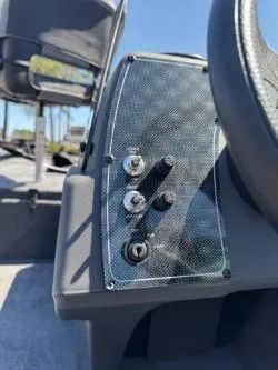 Slide: The Image of Tracker Bass Tracker Classic XL 2025 - 91