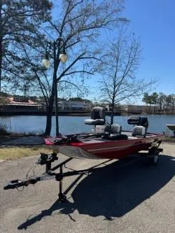 Slide: The Image of Tracker Bass Tracker Classic XL 2025 - 95