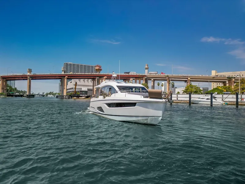 The Image of Sealine C430 2022 - 0