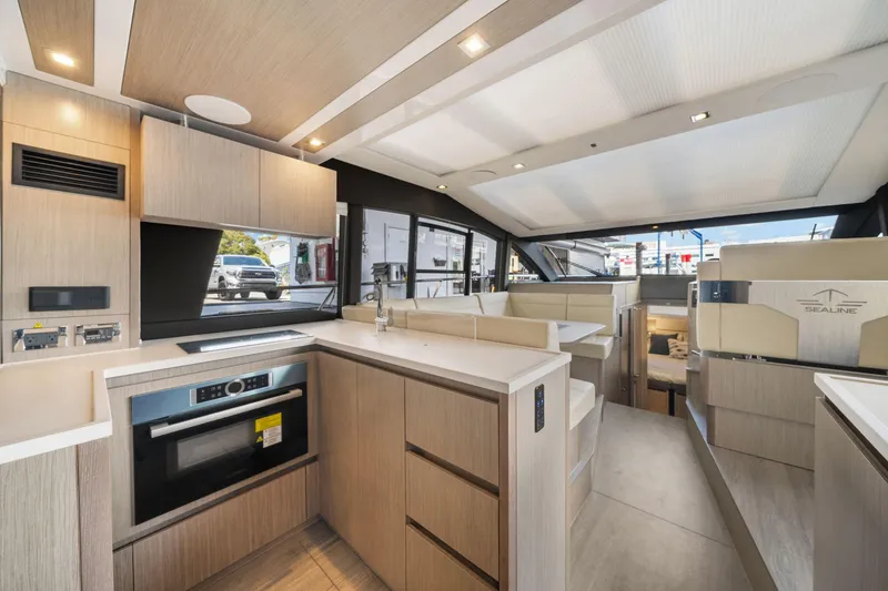 Slide: The Image of Sealine C430 2022 - 10