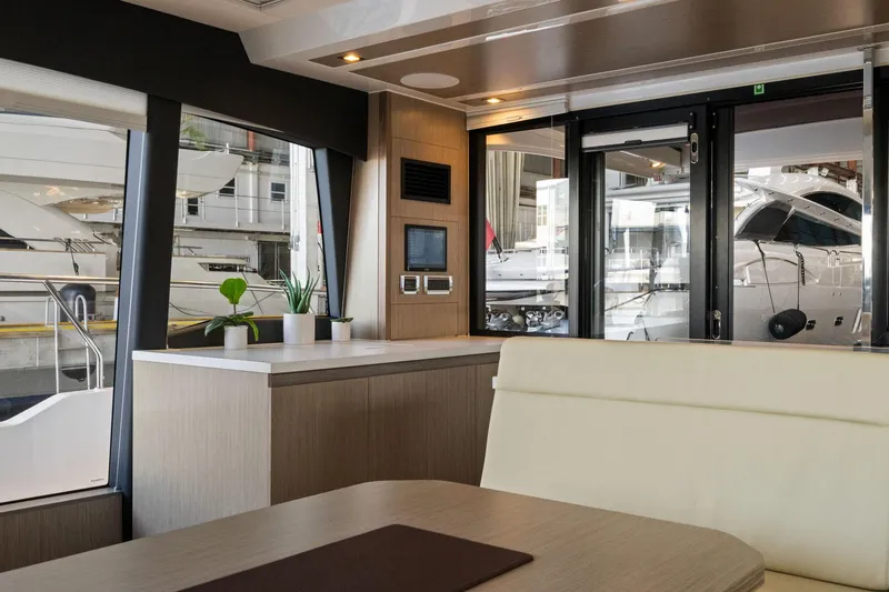 Slide: The Image of Sealine C430 2022 - 17