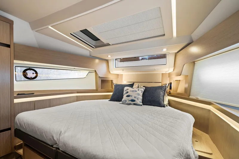 Slide: The Image of Sealine C430 2022 - 19