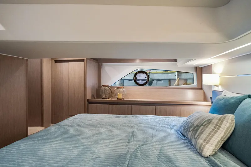 Slide: The Image of Sealine C430 2022 - 28