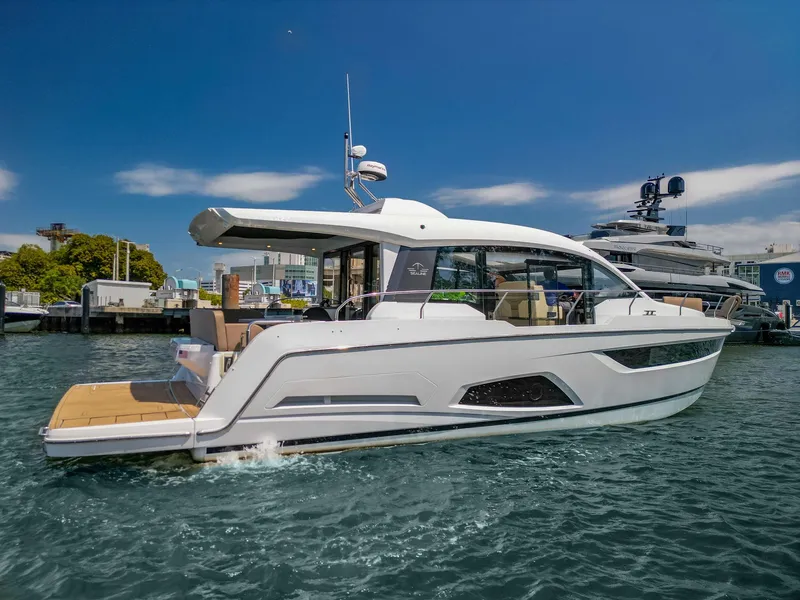 Slide: The Image of Sealine C430 2022 - 3