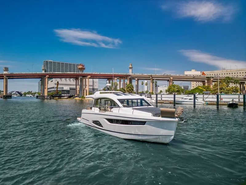 Slide: The Image of Sealine C430 2022 - 38