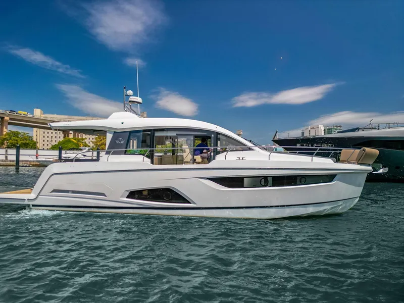 Slide: The Image of Sealine C430 2022 - 4