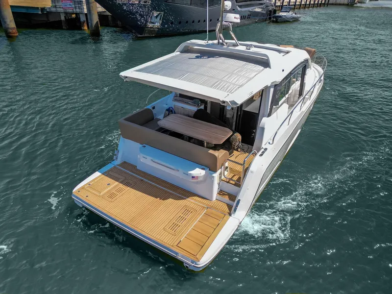 Slide: The Image of Sealine C430 2022 - 6