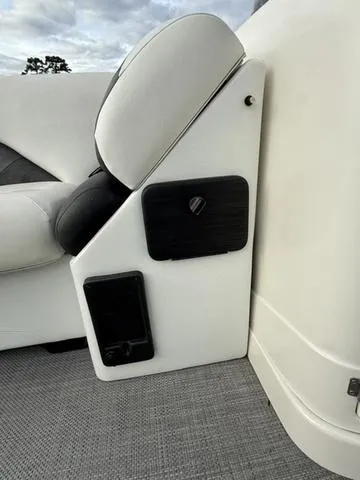 Slide: The Image of Landau 2700 Signature Cruise Sport Rear Lounge Tri-Log 2019 - 3