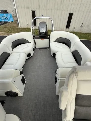 Slide: The Image of Landau 2700 Signature Cruise Sport Rear Lounge Tri-Log 2019 - 4