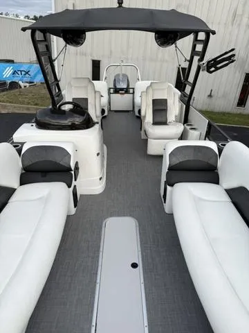Slide: The Image of Landau 2700 Signature Cruise Sport Rear Lounge Tri-Log 2019 - 6