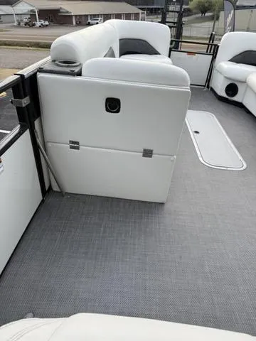 Slide: The Image of Landau 2700 Signature Cruise Sport Rear Lounge Tri-Log 2019 - 7