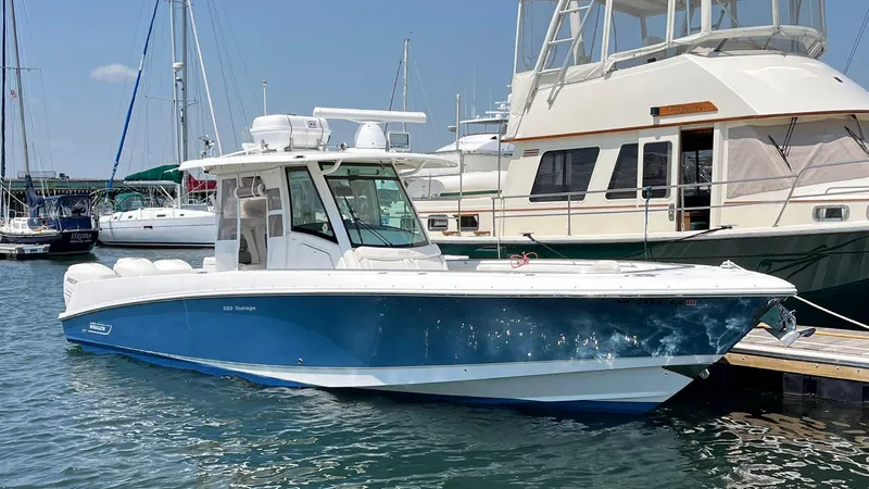 The Image of 2015 Boston Whaler 350 Outrage - 0