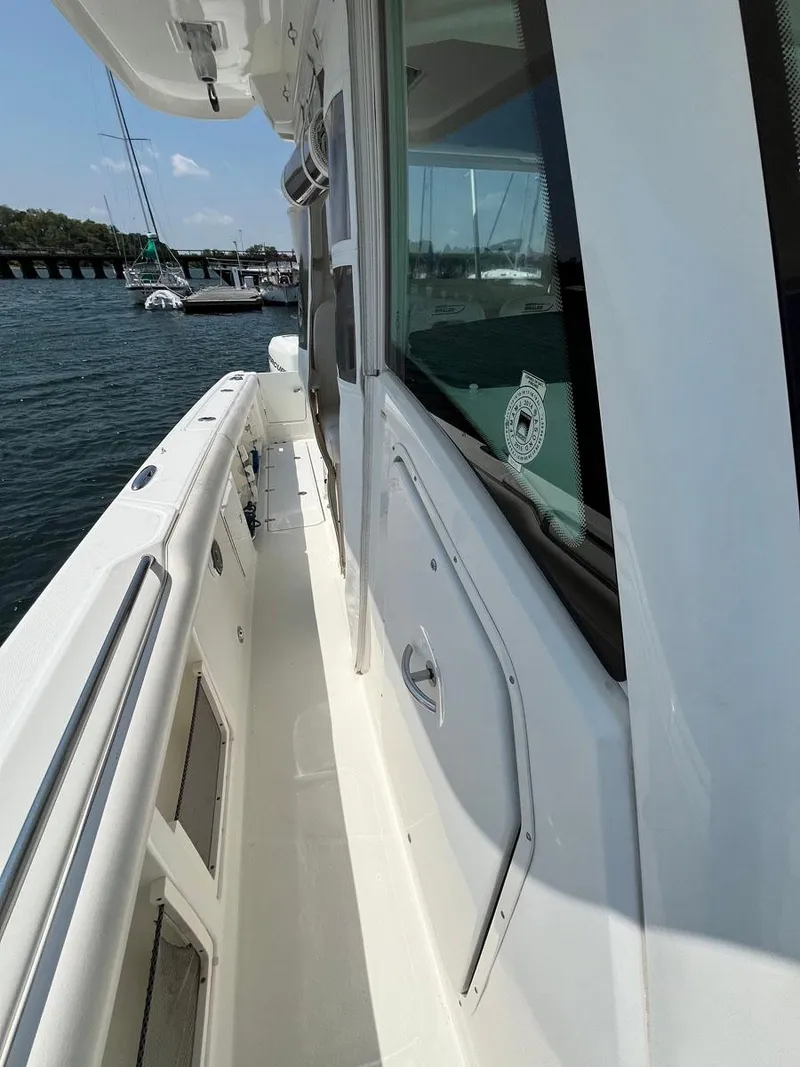 Slide: The Image of 2015 Boston Whaler 350 Outrage - 10